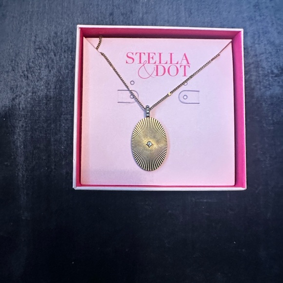 Stella and Dot Starstruck charm necklace. - Picture 3 of 3